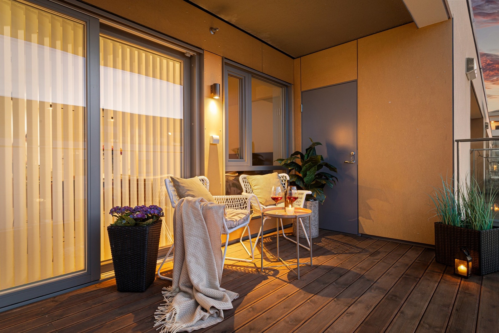 Fra balkongen har du adkomst til en praktisk ekstern bod på 3,3 kvm. Perfekt for sesongoppbevaring av f.eks hageputer. Boligen har balansert ventilasjon med eget ventilasjonsanlegg som befinner seg i boden. Galleribilde