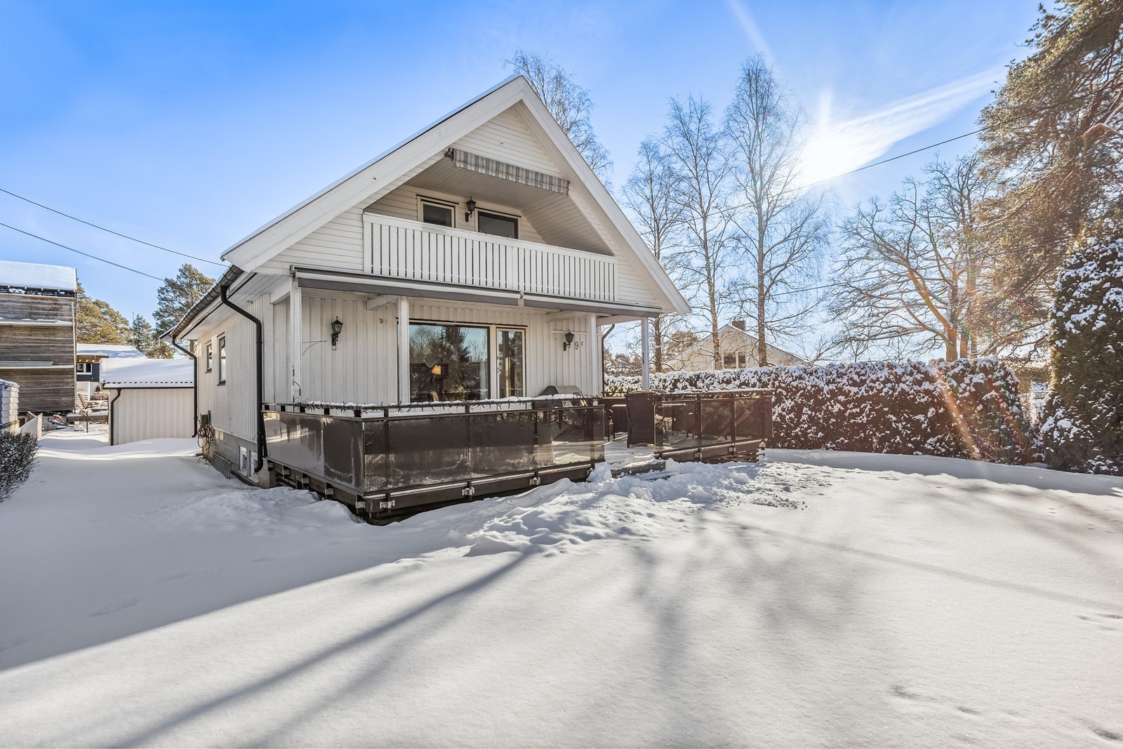 Boligen er sentralt beliggende i et populært og barnevennlig boligområde, på Oppsal. Galleribilde