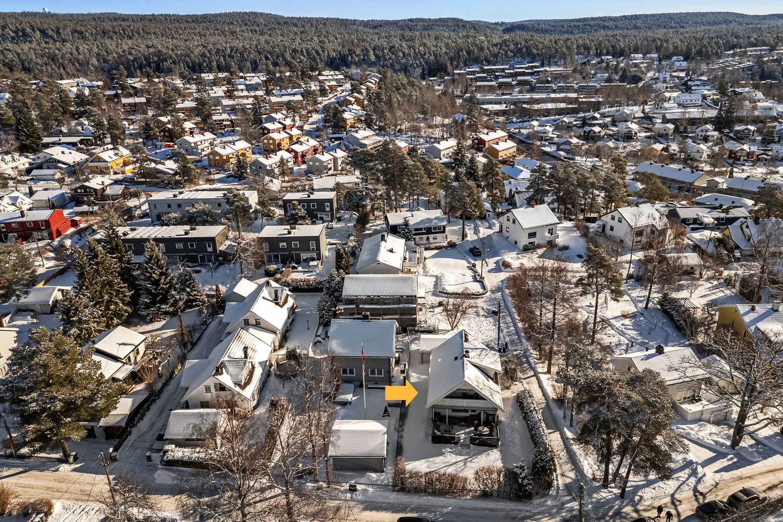 Dagligvarehandelen kan gjøres ved bla. Coop Prix, Rema 1000 eller ved Meny på Oppsal senter. Oppsal senter ligger i kort gangavstand fra boligen Galleribilde