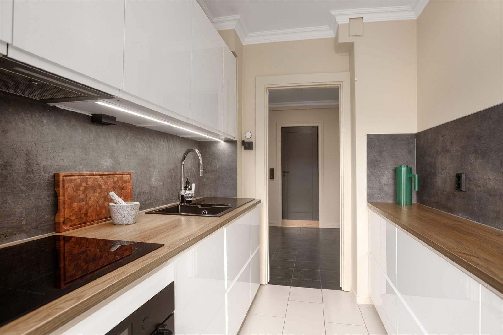 Kjøkkenet er malt i 2026. Galleribilde