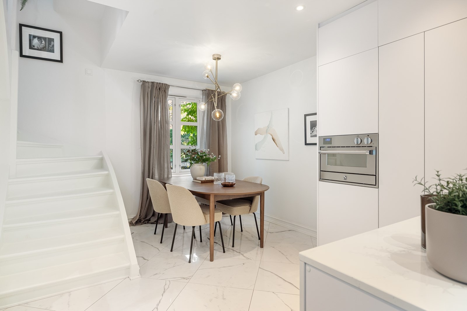 Her er det god plass til stort spisebord. Galleribilde