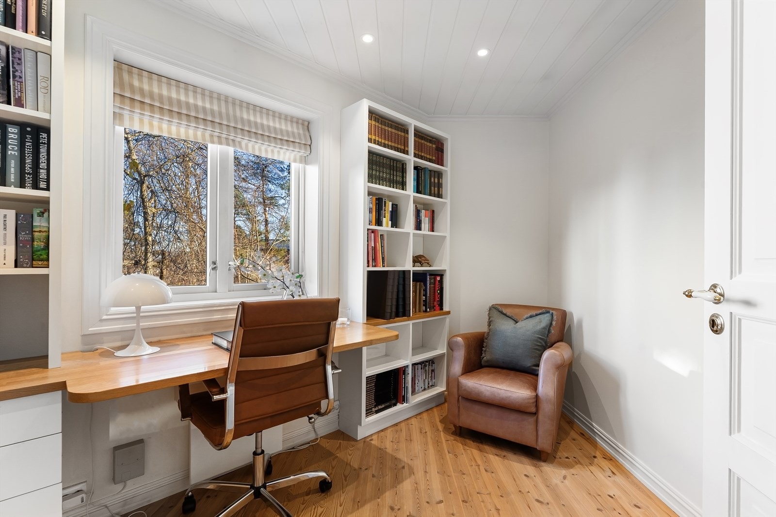 Soverom/kontor i hovedetasjen Galleribilde