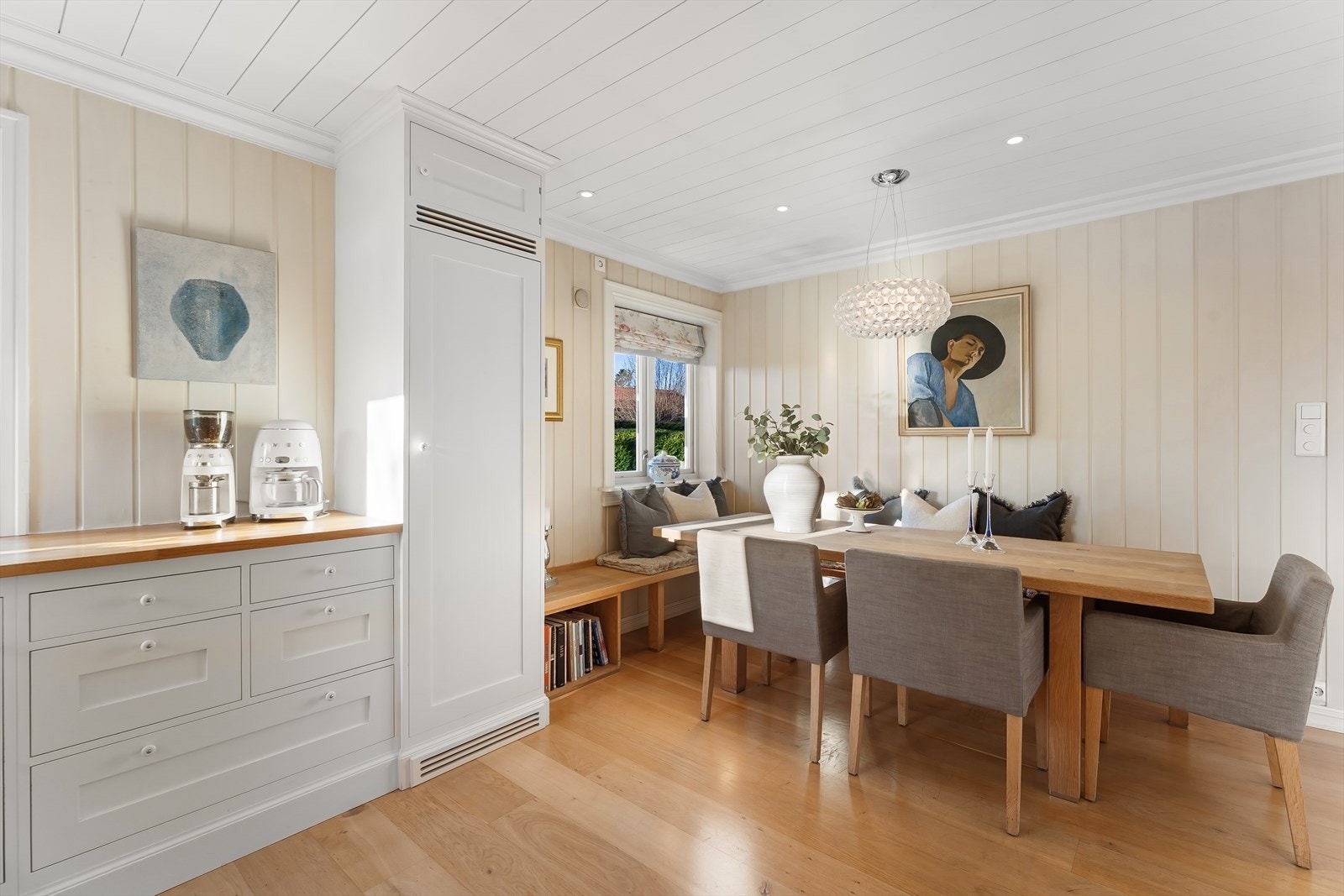 Kjøkken med spiseplass/spisestue Galleribilde