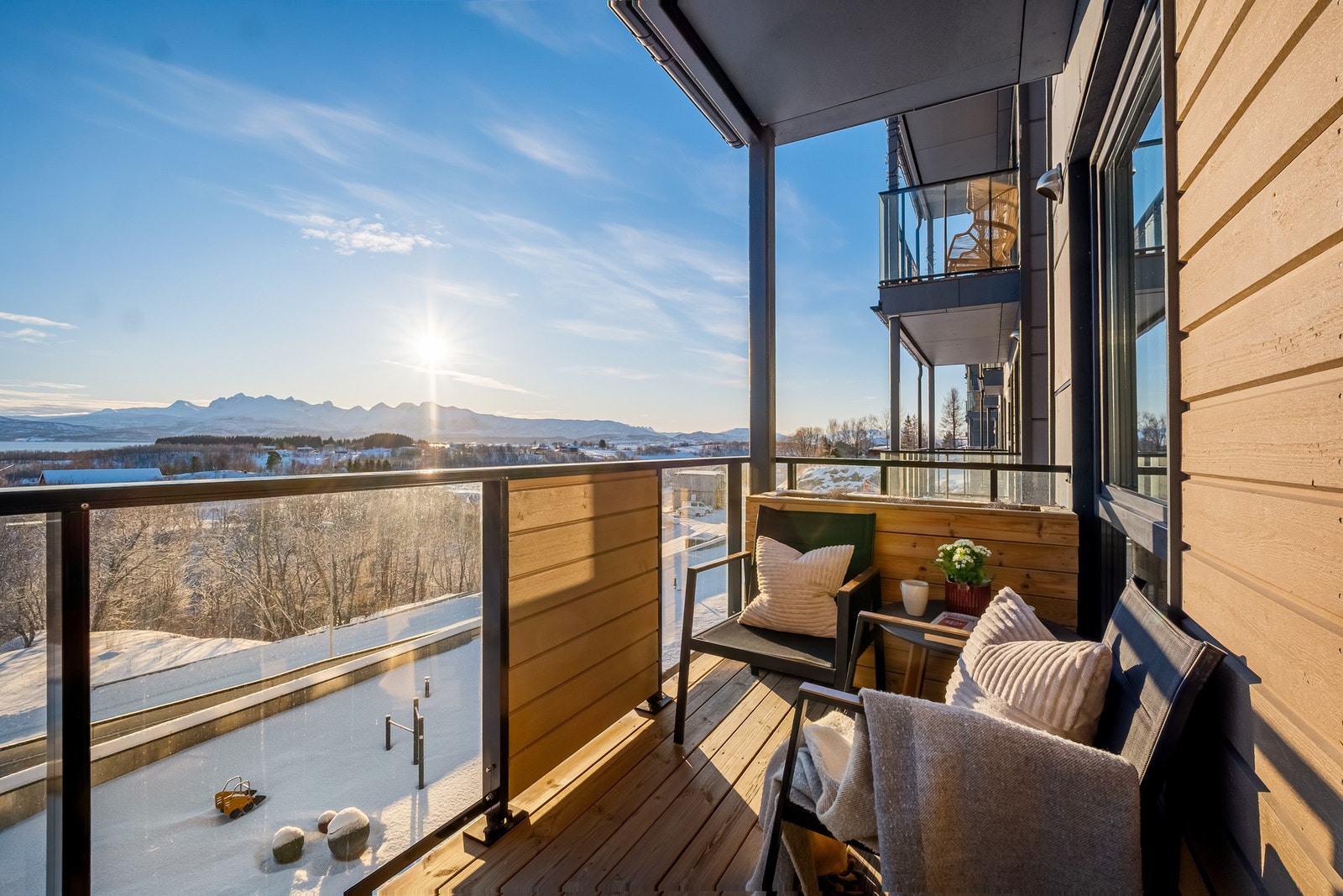 Balkong med fantastisk utsikt og gode sol- og lysforhold Galleribilde