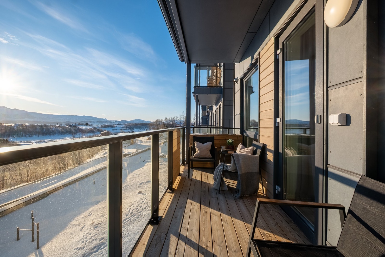 Balkong med fantastisk utsikt og gode sol- og lysforhold Galleribilde