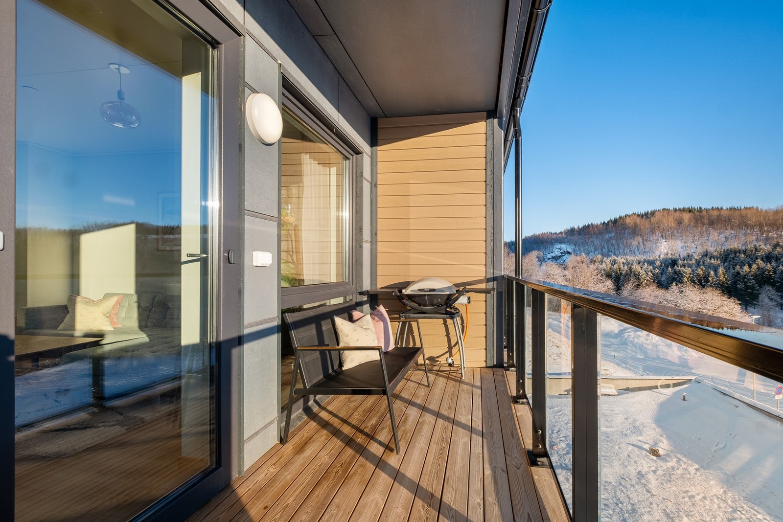 Balkong med fantastisk utsikt og gode sol- og lysforhold Galleribilde