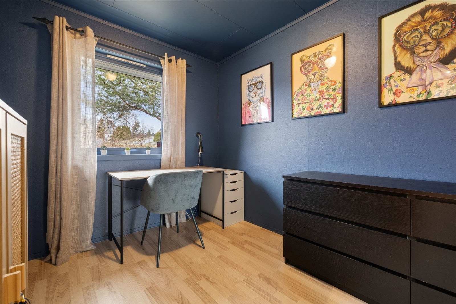 Bruk det andre soverommet på etasjen som et barnerom, eller som et hjemmekontor. Galleribilde