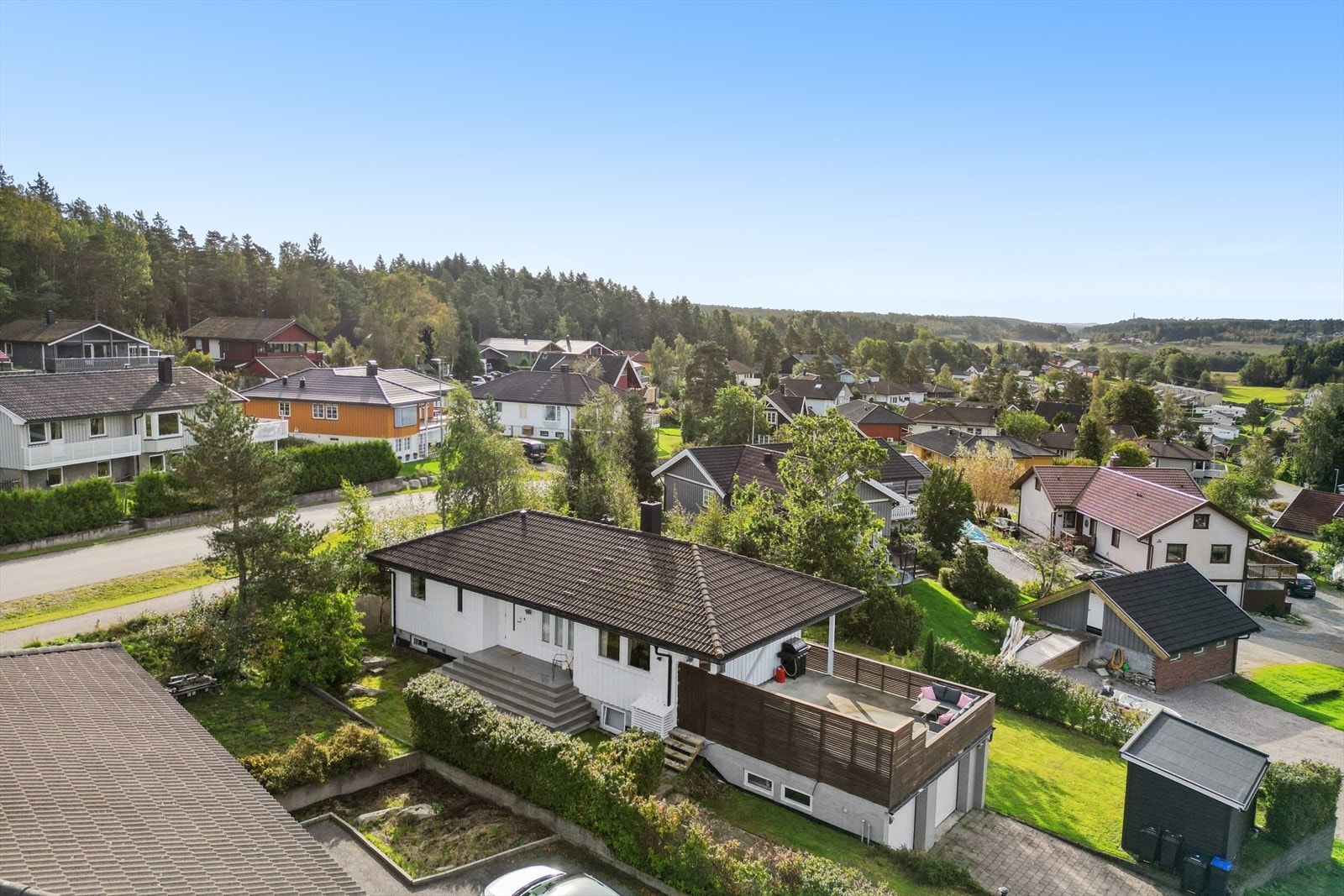 Dette er en enebolig med god standard og egen utleieleilighet på populære Guslundåsen i Skjeberg. Galleribilde