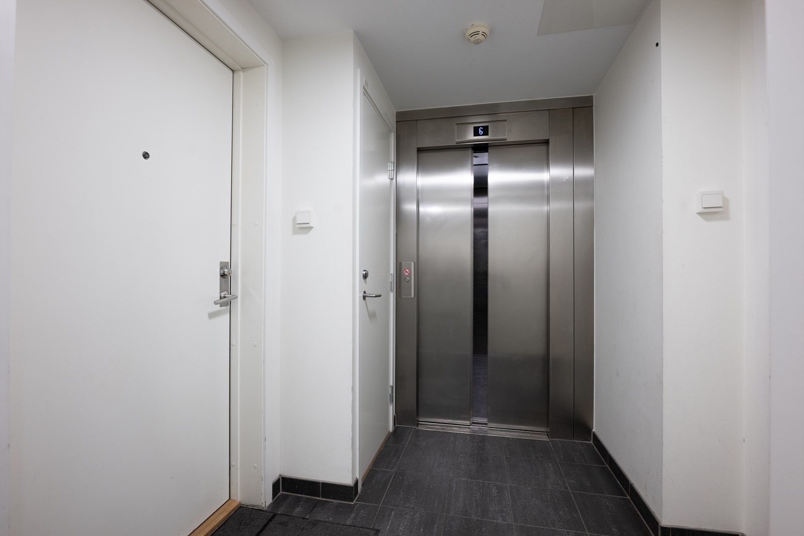 Praktisk heisadkomst til etasjeplan. Galleribilde