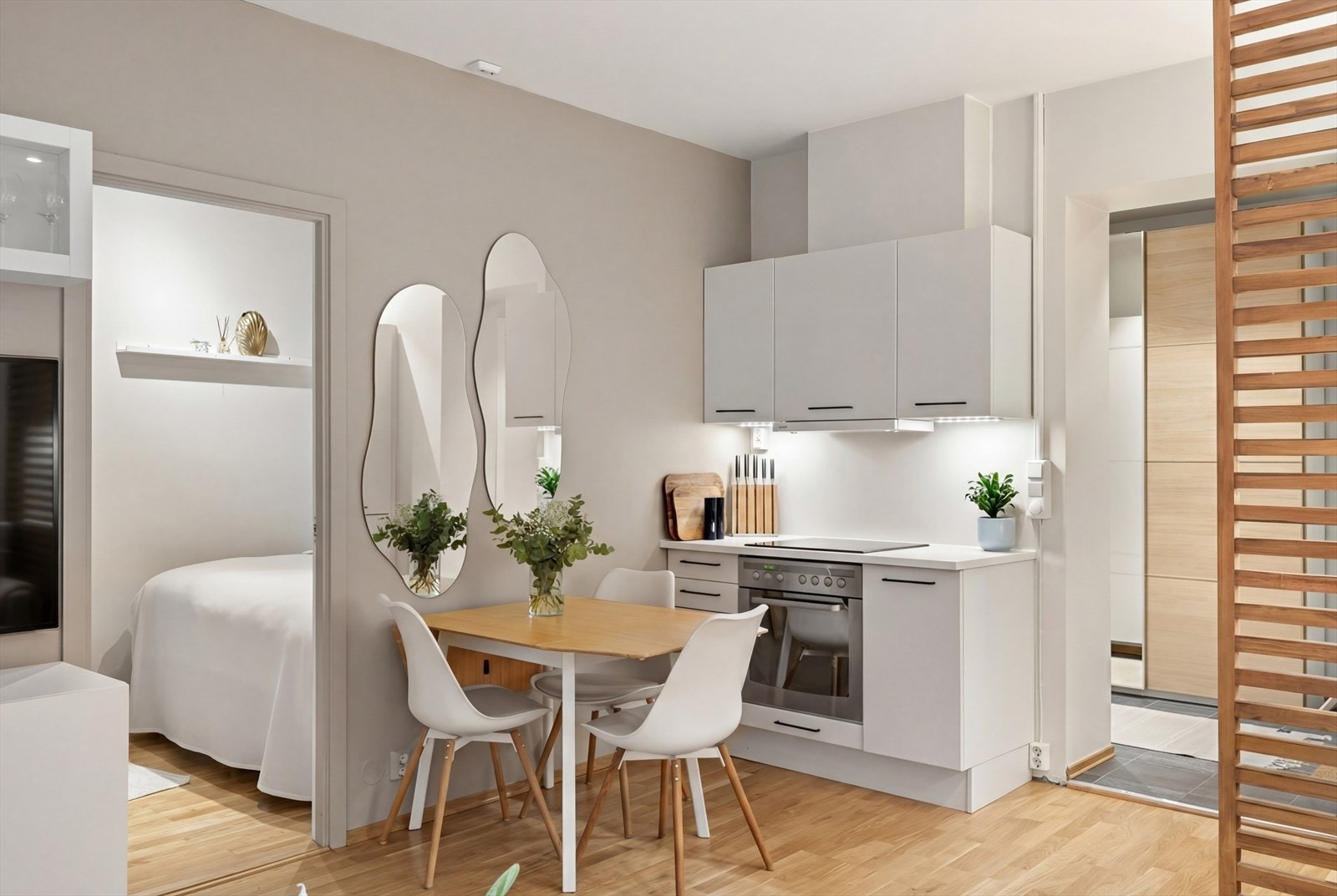 En gjennomgående palett av delikate farger gir boligen et moderne og innbydende uttrykk. Galleribilde