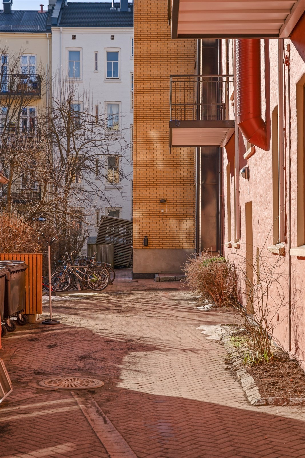 Boligen disponerer en stor kjellerbod på ca. 8 m², og det er felles sykkelbod. Galleribilde