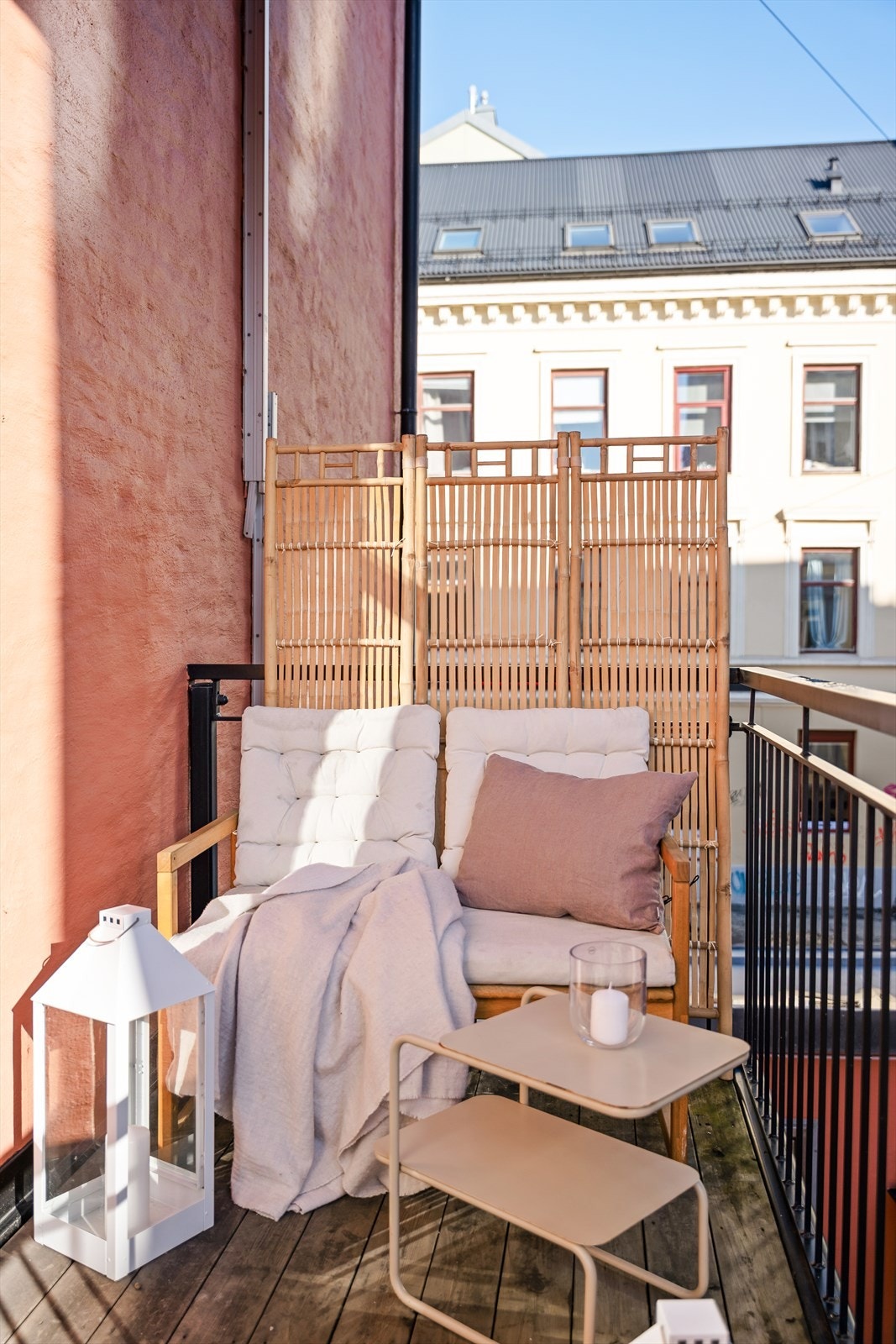 Her sitter du skjermet og tilbaketrukket fra byens puls. Galleribilde