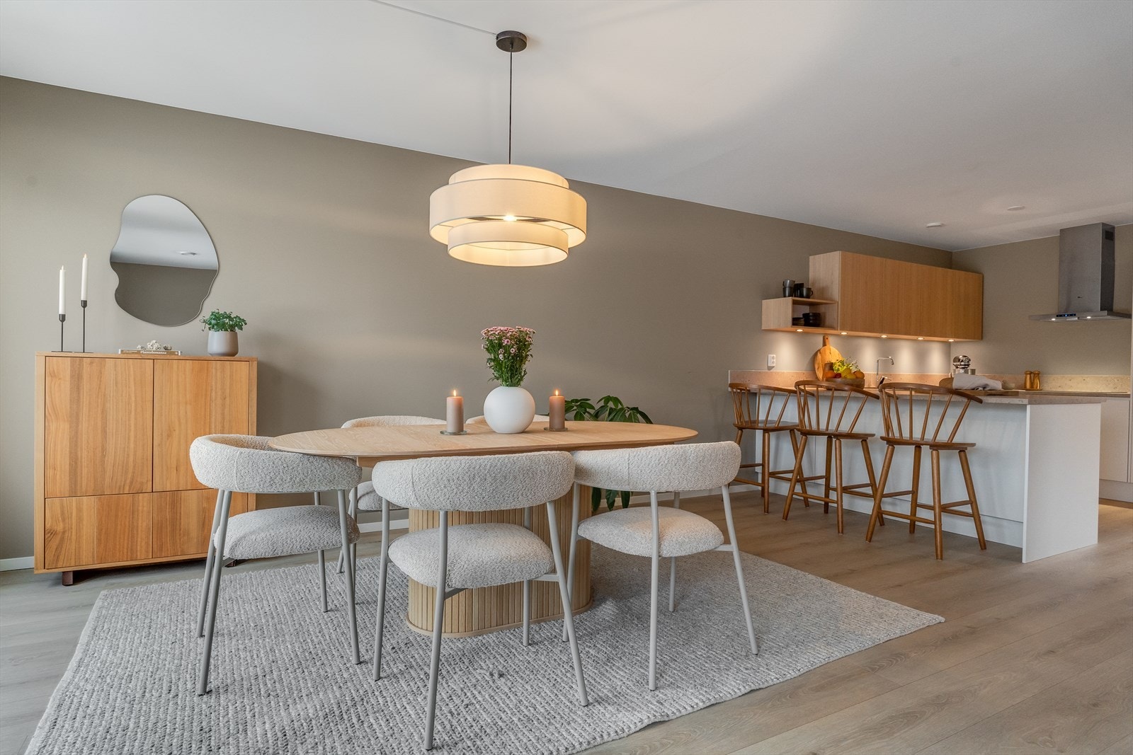 Åpen løsning til kjøkken - Perfekt sosial sone Galleribilde