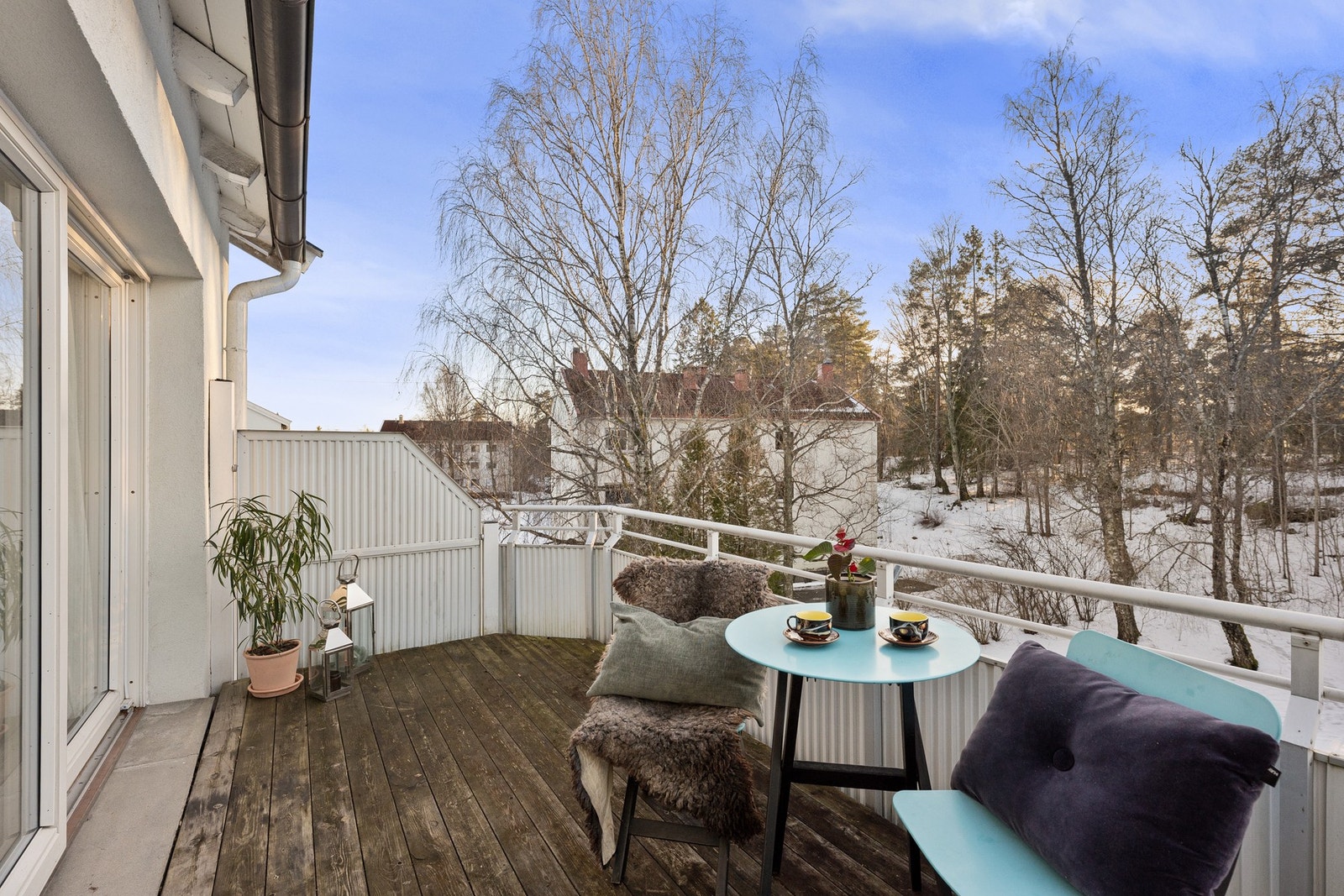Balkongen har god plass til utemøbler og byr på fine solforhold. Galleribilde