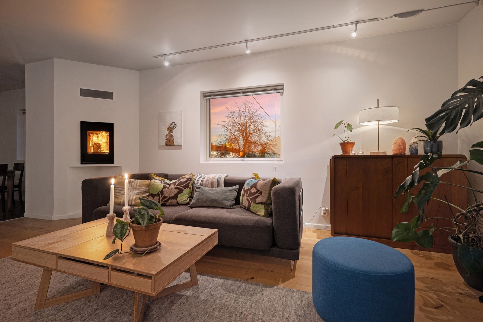 Lys og oppgradert toppleilighet med balkong på 9 kvm! Galleribilde