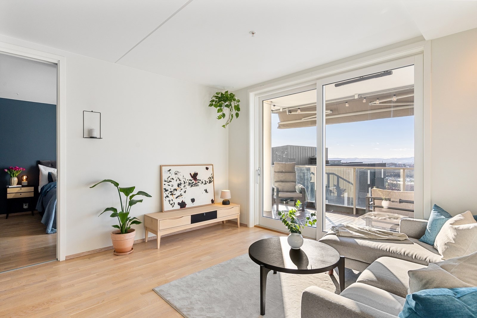 Fjernvarme/varmtvann á konto, bredbånd og kabel-tv er inkludert i felleskostnadene. Galleribilde