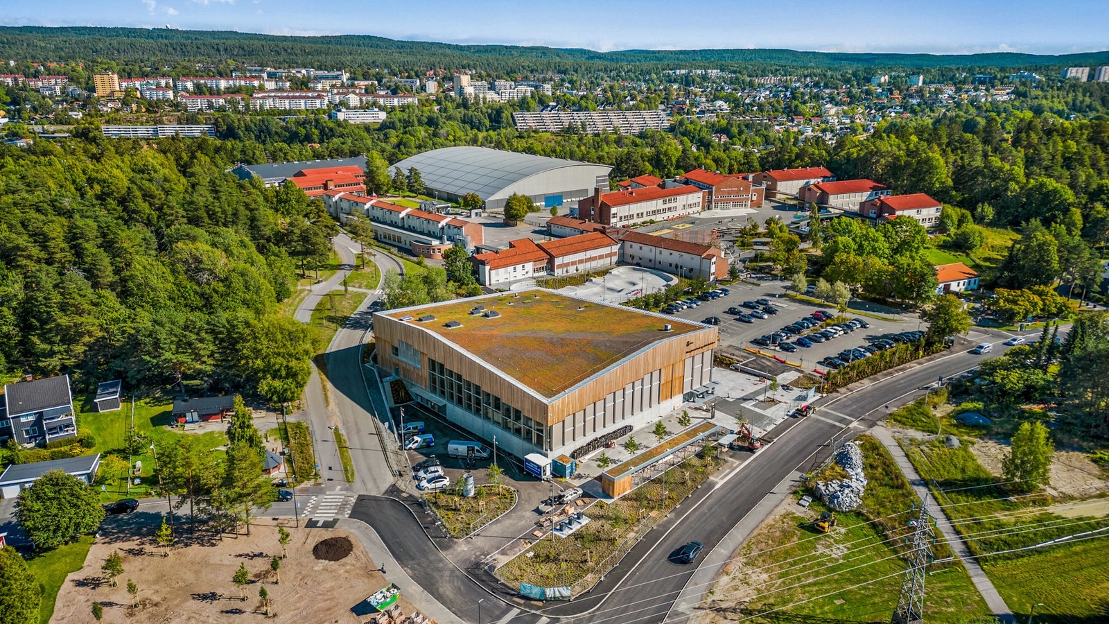 Kort vei til Manglerud bad og aktivitetshus, idrettspark, skatepark, sykkelpark m.m. Galleribilde