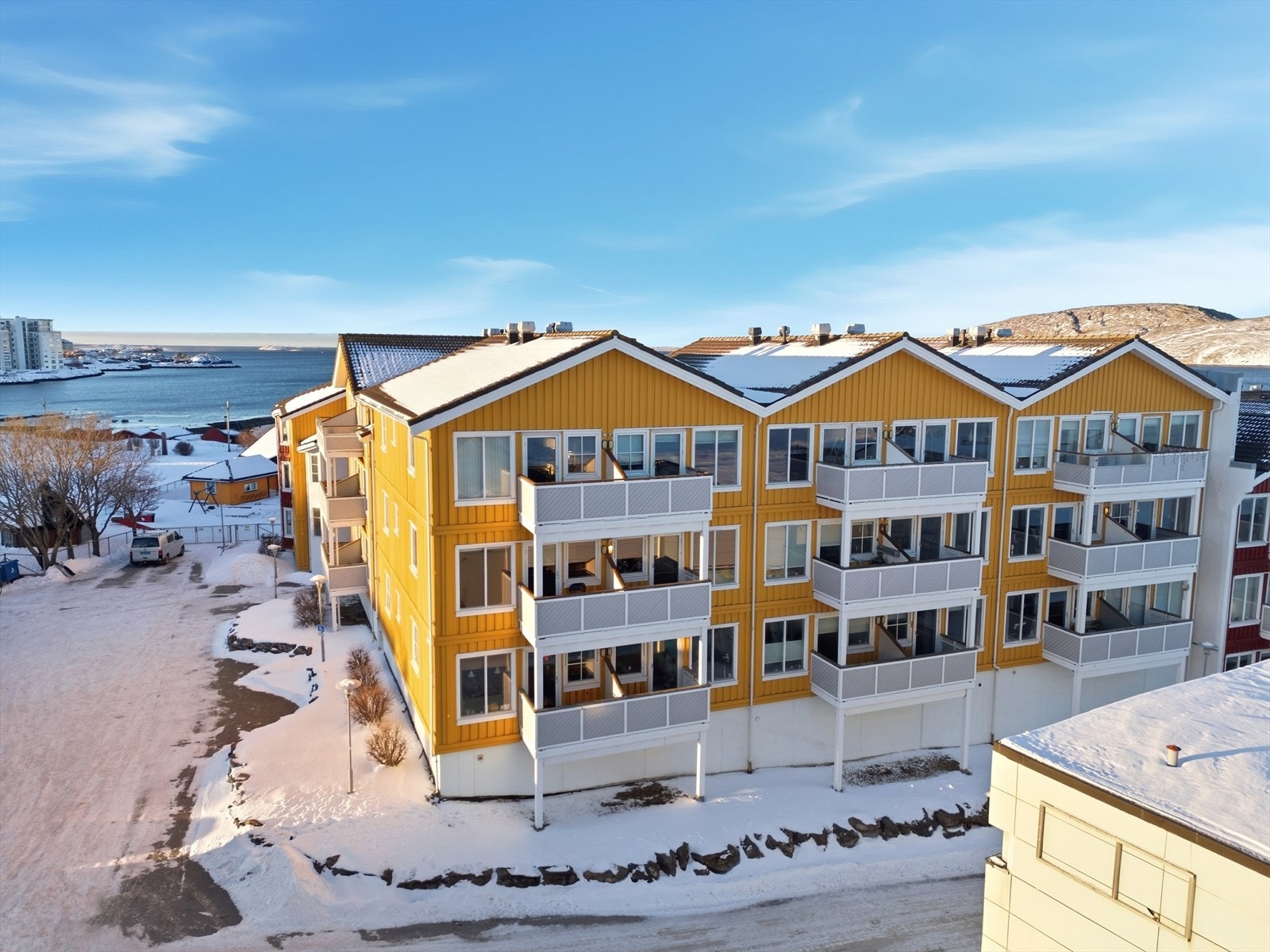 Hjørnebeliggenheten gir leiligheten flere ekstra vindusflater. Galleribilde