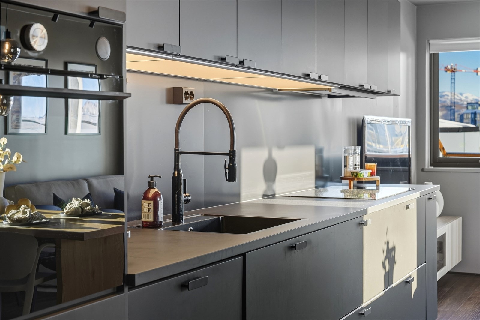 Her medfølger komfyr, platetopp, oppvaskmaskin og kjøleskap. Galleribilde