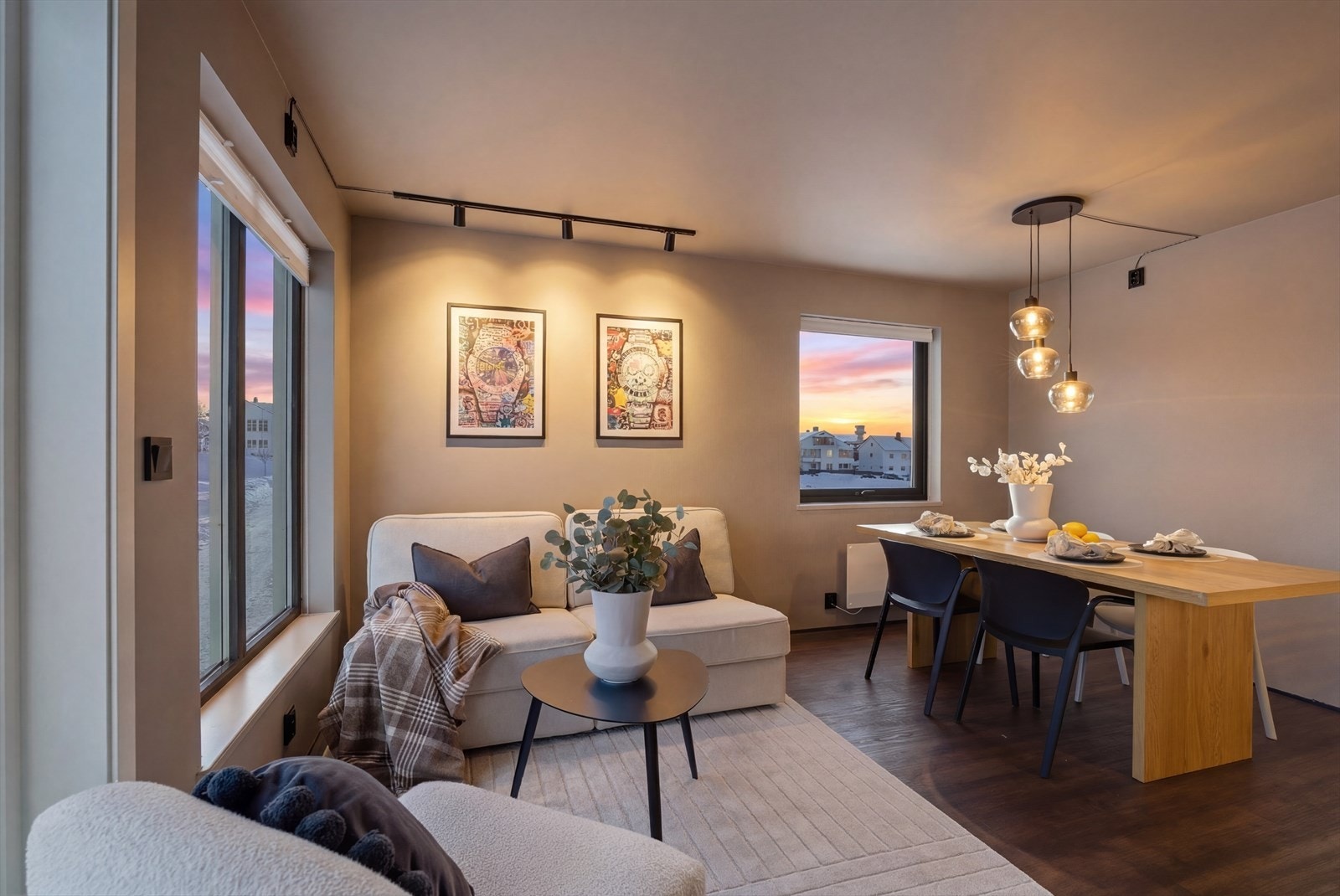 Velkommen til Tolder Holmers vei 8 - en smakfull og påkostet hjørneleilighet i 3. etasje. Galleribilde