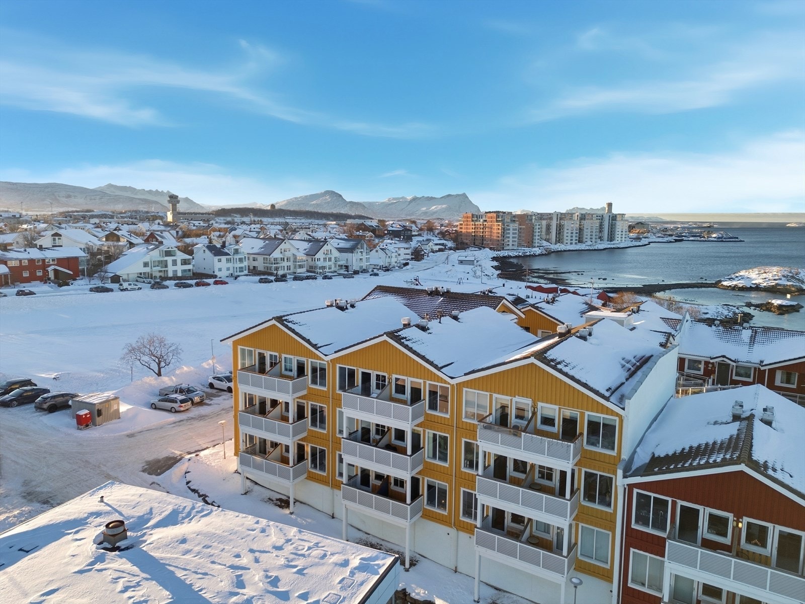 Leiligheten ligger fint til på det sørøstlige hjørnet og har umiddelbar nærhet til flotte friområder. Galleribilde