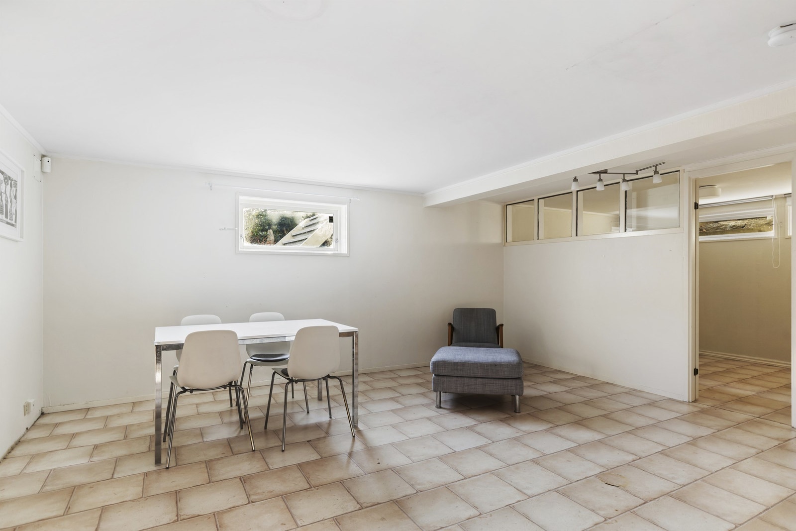 Kjellerstuen (Innredning av underetasjen er ikke omsøkt eller godkjent, og etasjen er derfor ikke godkjent for varig opphold.) Galleribilde