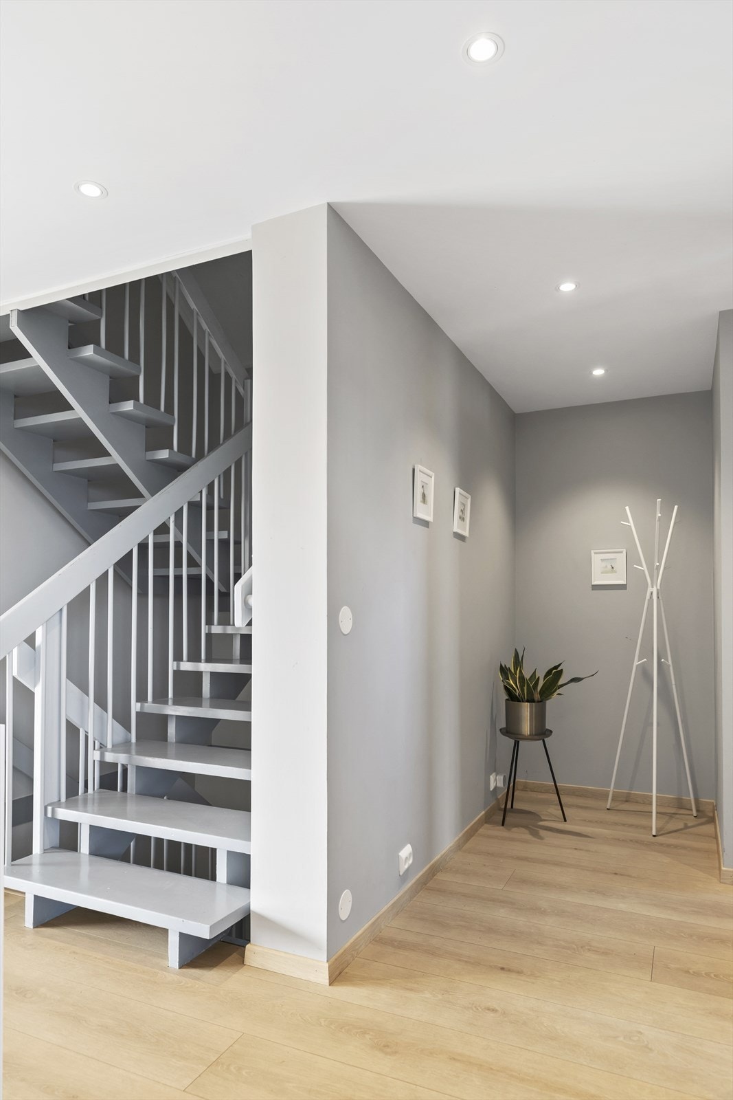 Trappegangen i første etasje leder opp til soveromsavdelingen. Galleribilde