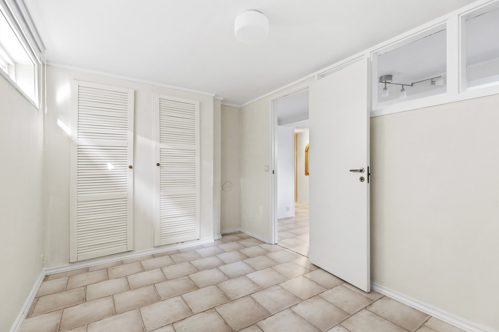 Innredet rom i underetasjen (ikke godkjent for varig opphold). Galleribilde