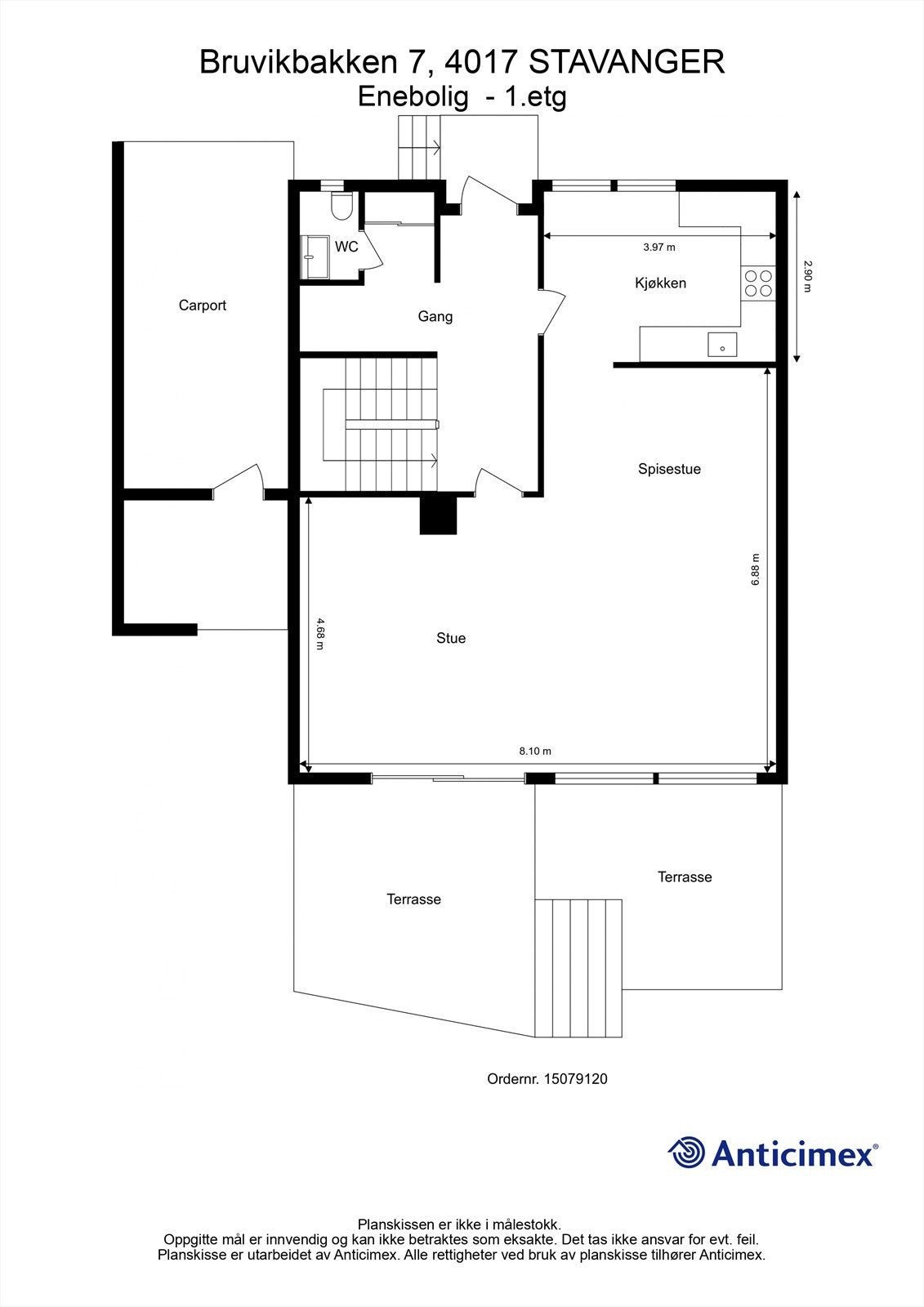 Første etasje har en familievennlig planløsning med entré, toalettrom, kjøkken og en romslig stue/spisestue. Galleribilde