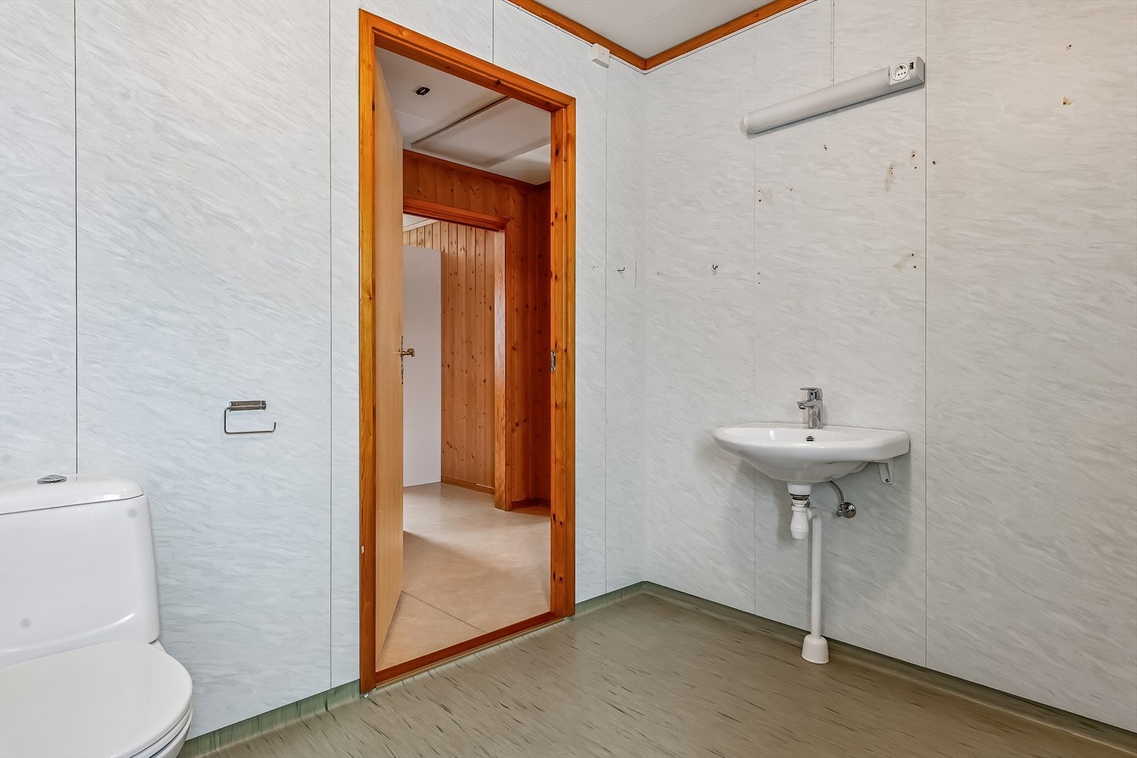 Badet har behov for totalrenovering. Galleribilde