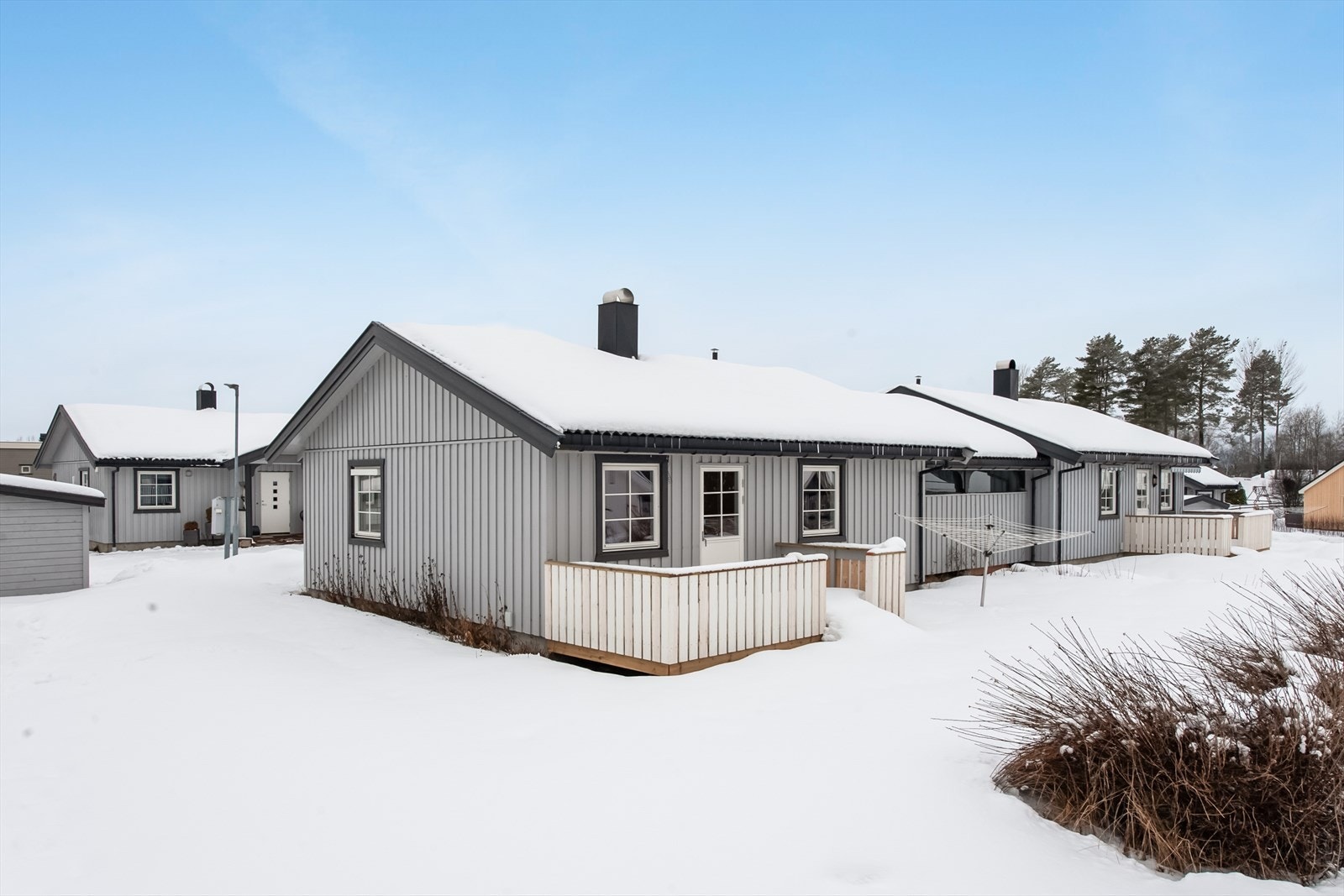 Det er kort vei til Løten sentrum med matbutikker, apotek og andre servicetilbud. Galleribilde