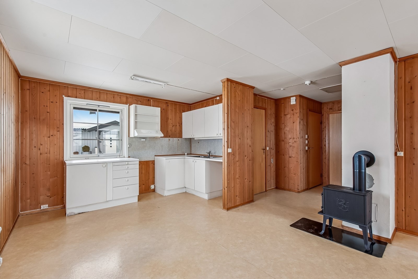 Stue og kjøkken er i en åpen løsning som skaper en god romfølelse. Galleribilde