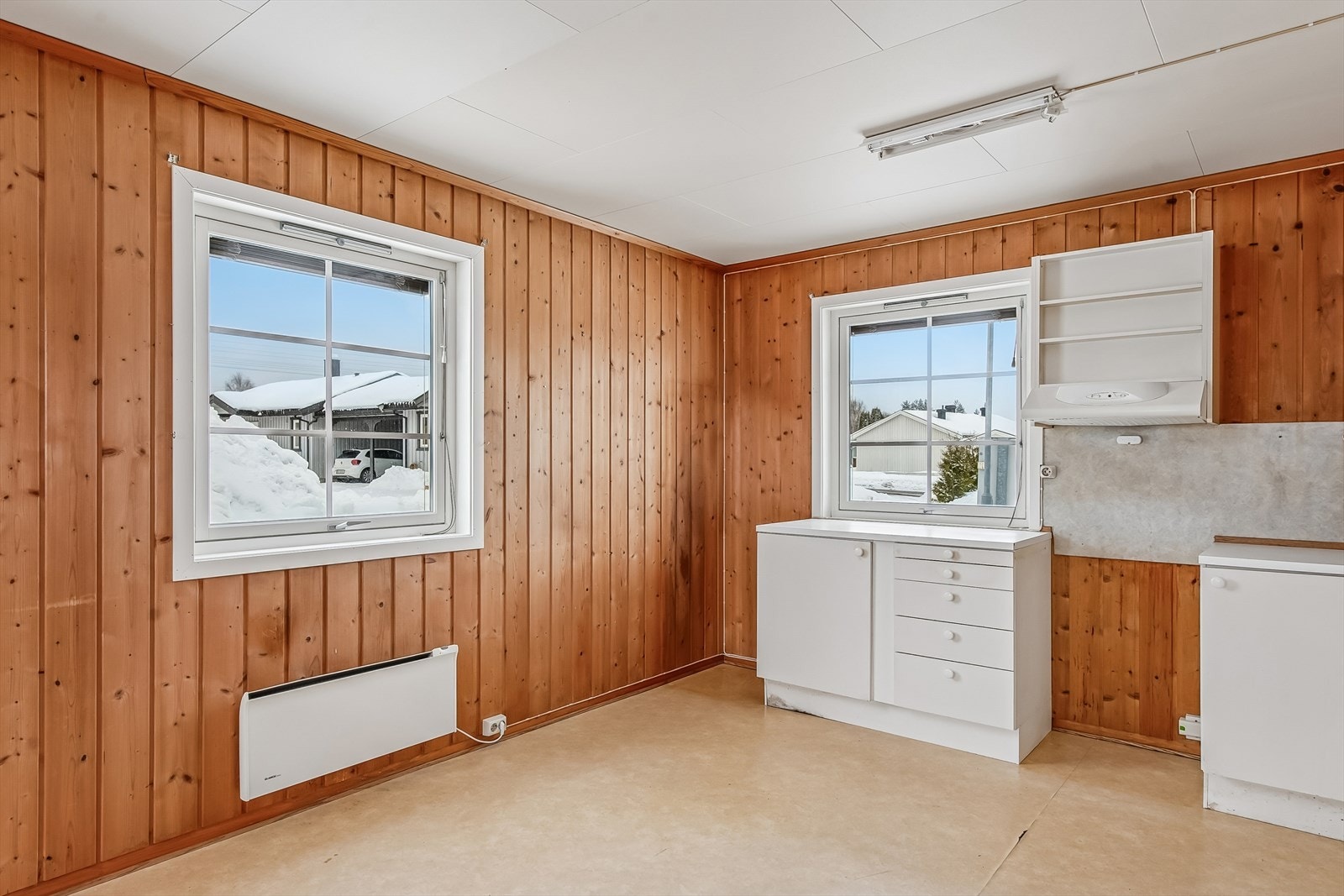 Vinduene er malte trevinduer med 2-lags glass fra 2021. Galleribilde