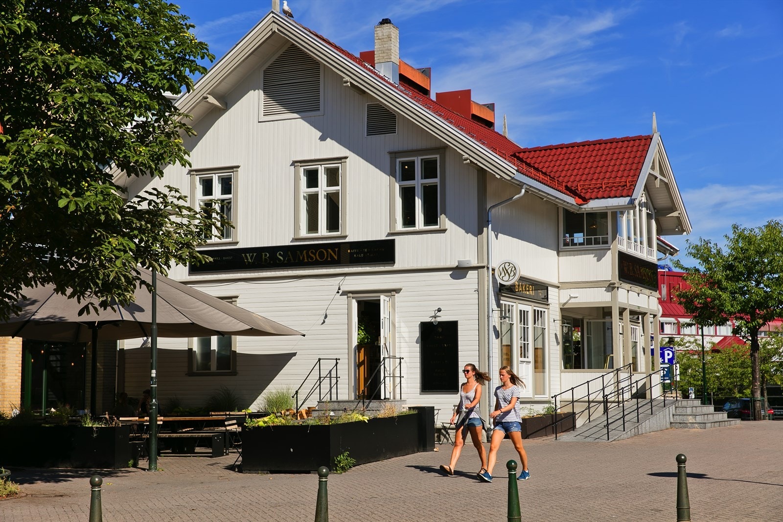 På Bekkestua er det i tillegg flere hyggelige bakerier og restauranter, med noe for en hver smak Galleribilde