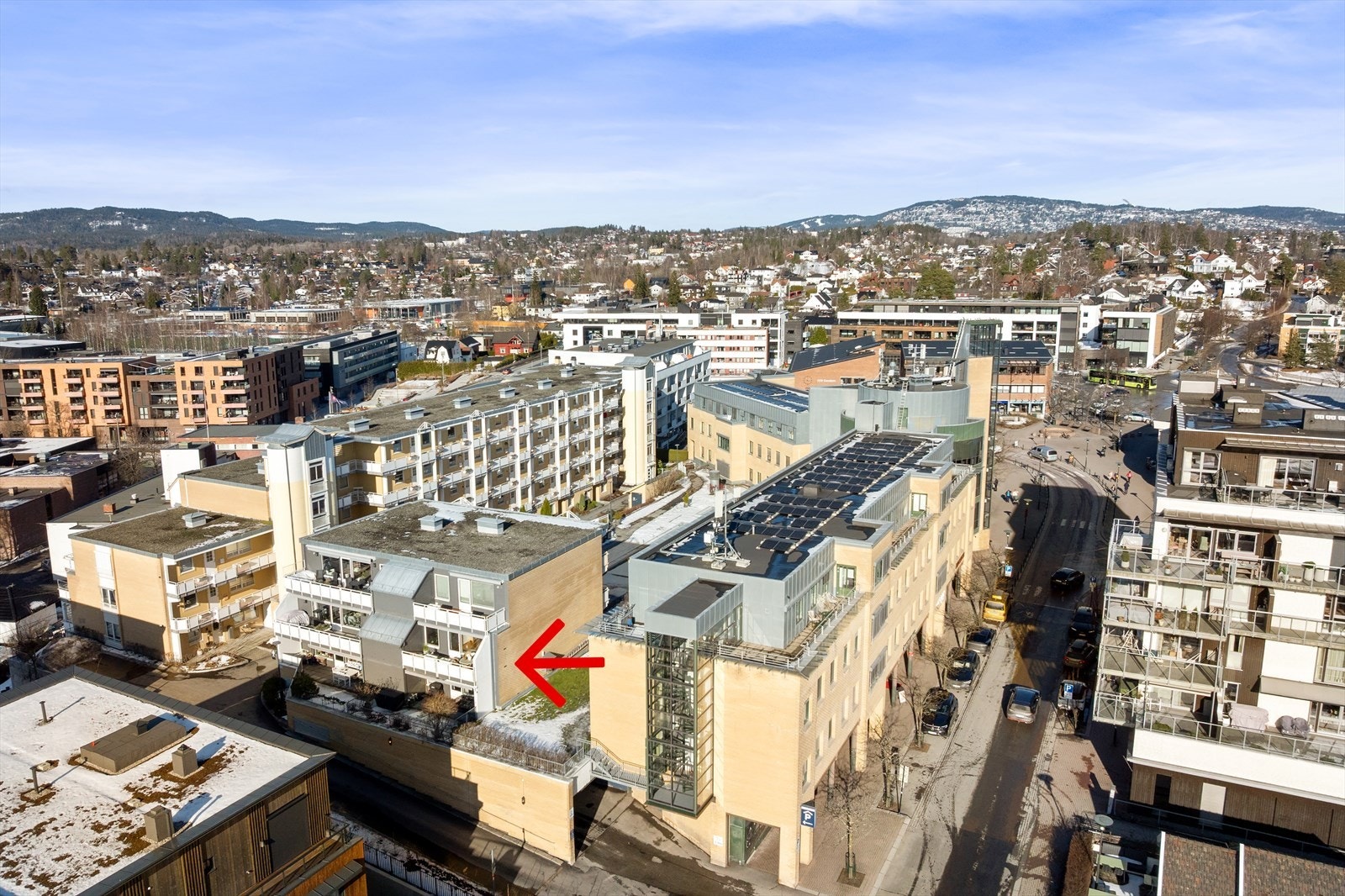 Daglige innkjøp gjøres enkelt på Bekkestua, med kort vei til blant annet Meny, Coop Extra, Rema 1000, Kiwi og Coop Mega Galleribilde