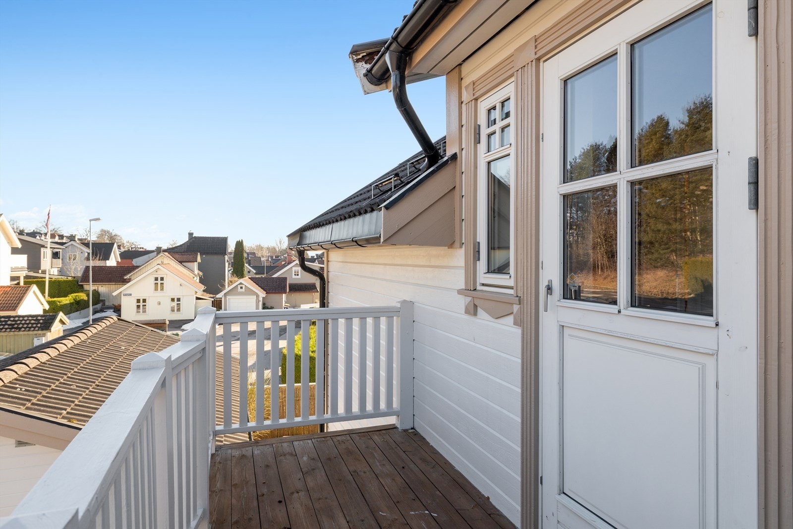 Fra 2. etasje er det utgang til en balkong på 5 m². Galleribilde