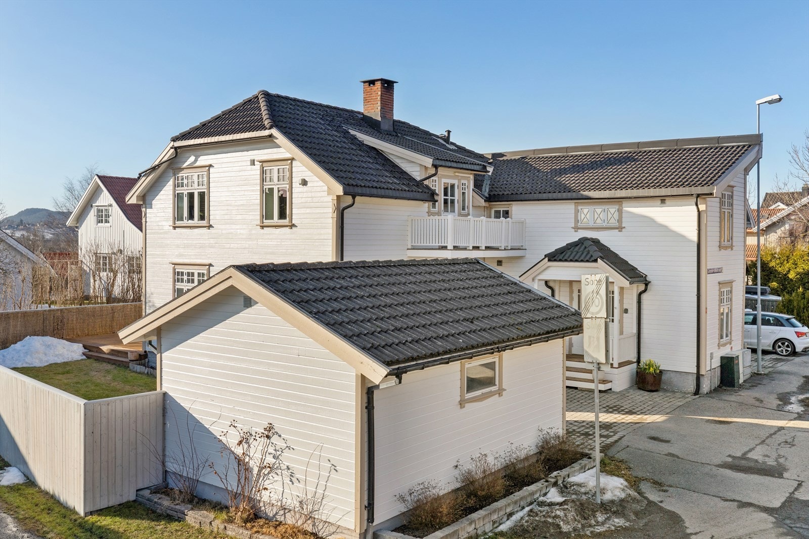 Enebolig fra 1894 som er betydelig utbedret, med blant annet ny kledning og etterisolering fra 2010. Galleribilde