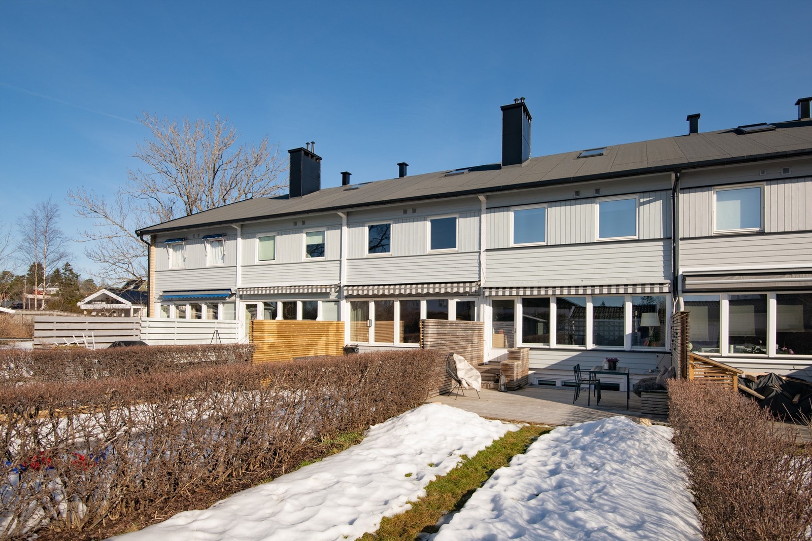 Stor vestvendt hage med fantastiske solforhold! Galleribilde