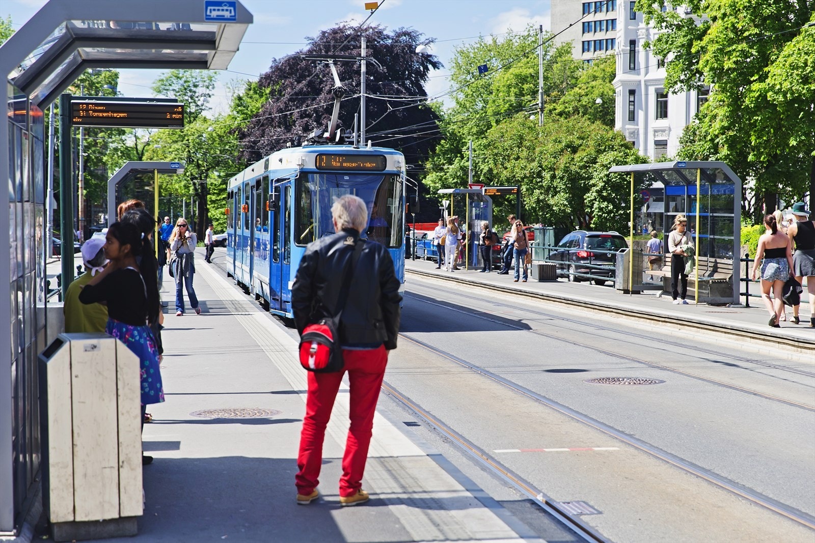 Solli plass byr på et bredt utvalg av kollektivtransport, restauranter og butikker. Galleribilde