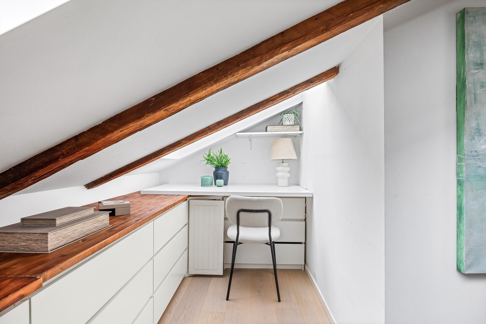 Rommet har også en smart løsning med plass til hjemmekontor. Galleribilde