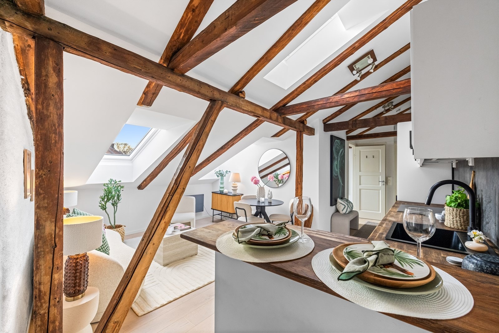 Velkommen til Hegdehaugsveien 11A! Presentert av Leopold Mortvedt Nicolaus v/ Aktiv Eiendomsmegling. Galleribilde