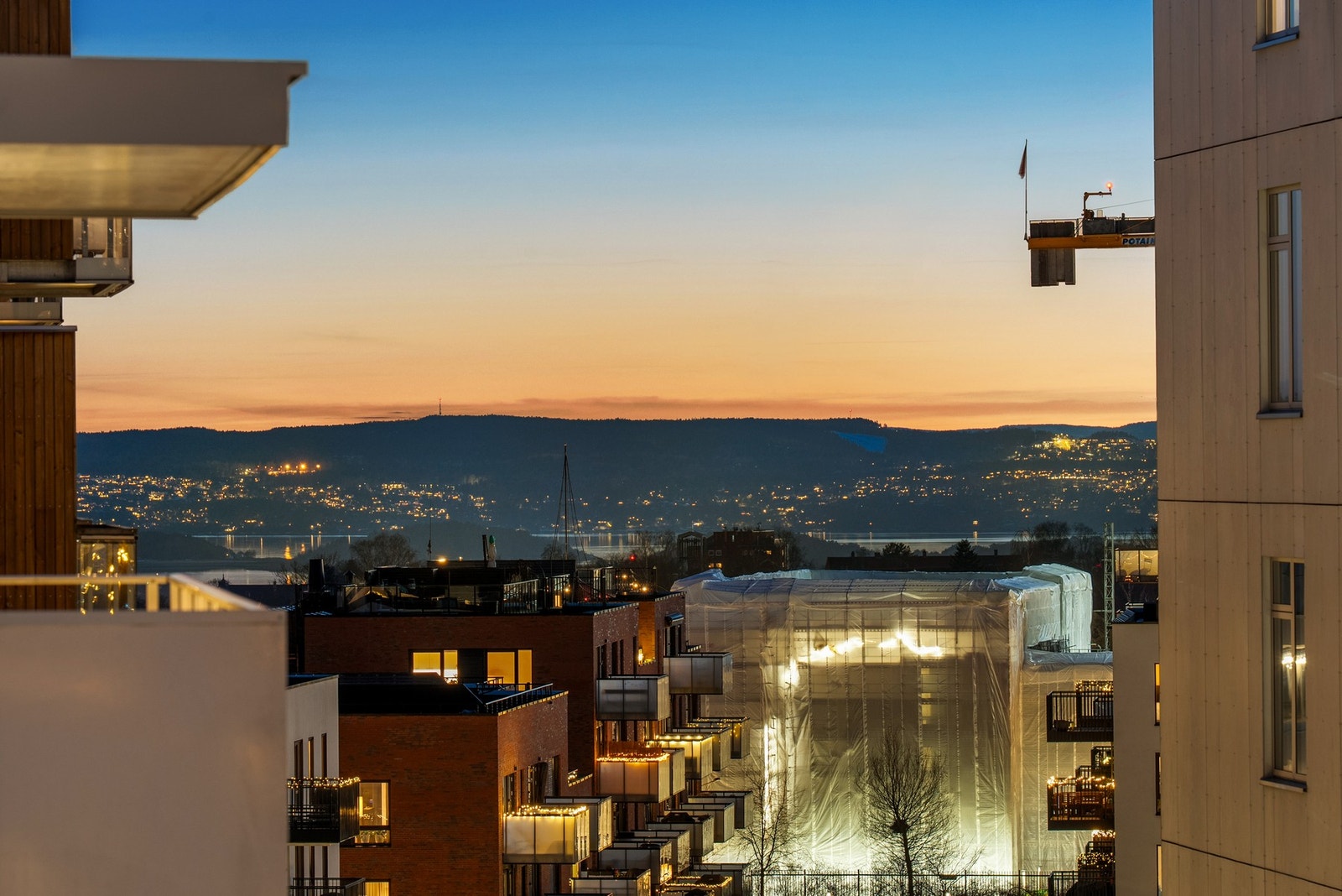 Horisont og fjordutsikt til venstre Galleribilde