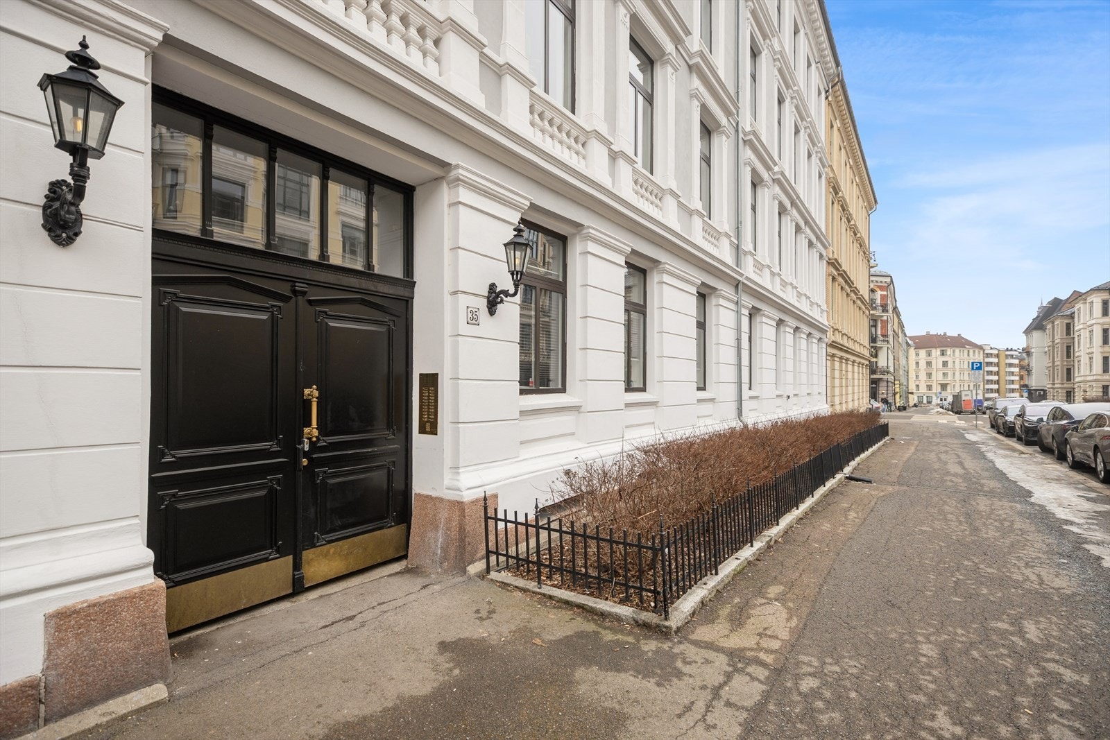 Inngangsparti. Galleribilde