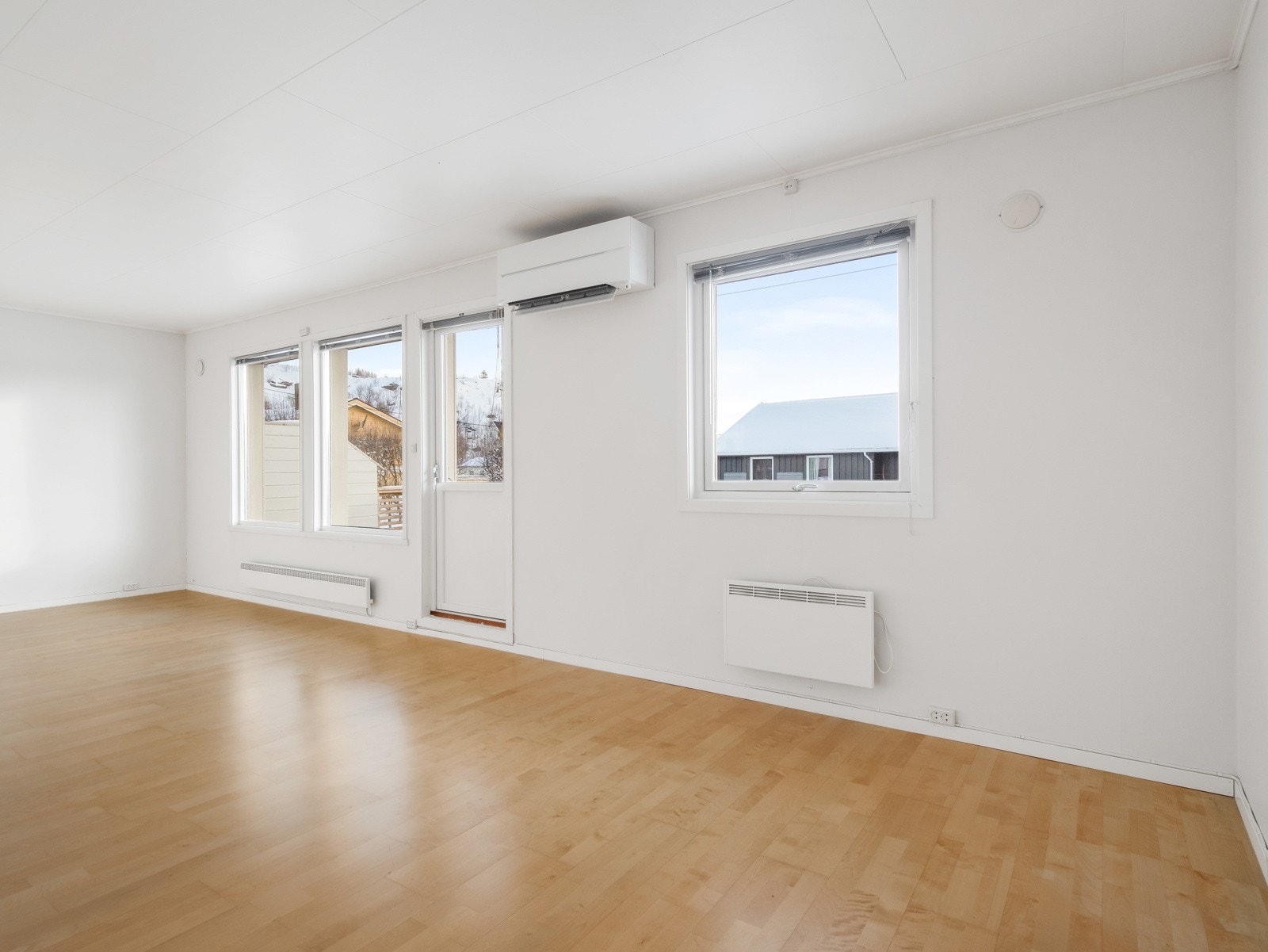 Det er motenrt varmepumpe i leiligheten som sørger for jevn og lun varme Galleribilde