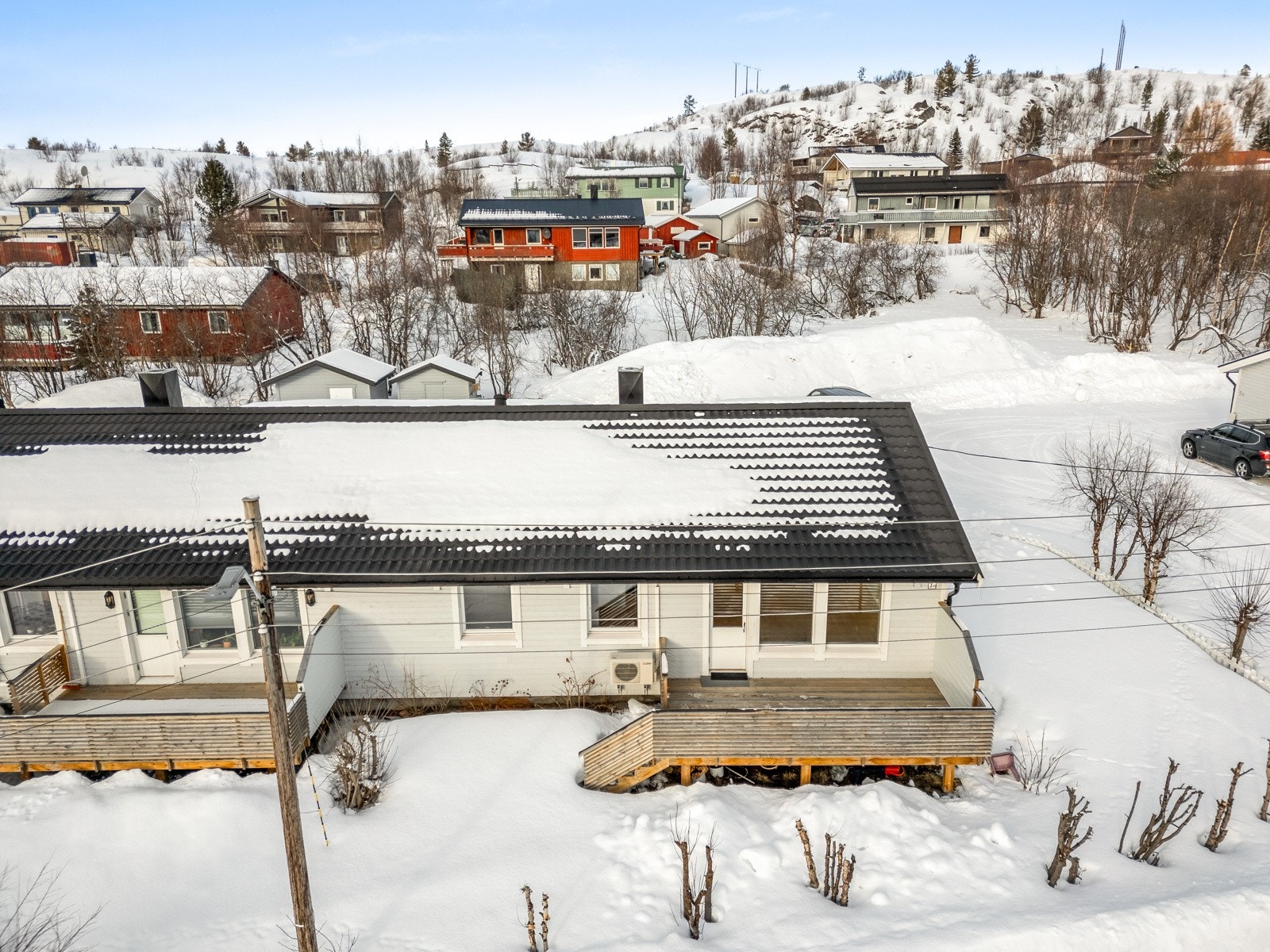 Verandaen er sydvendt og har gode solforhold Galleribilde