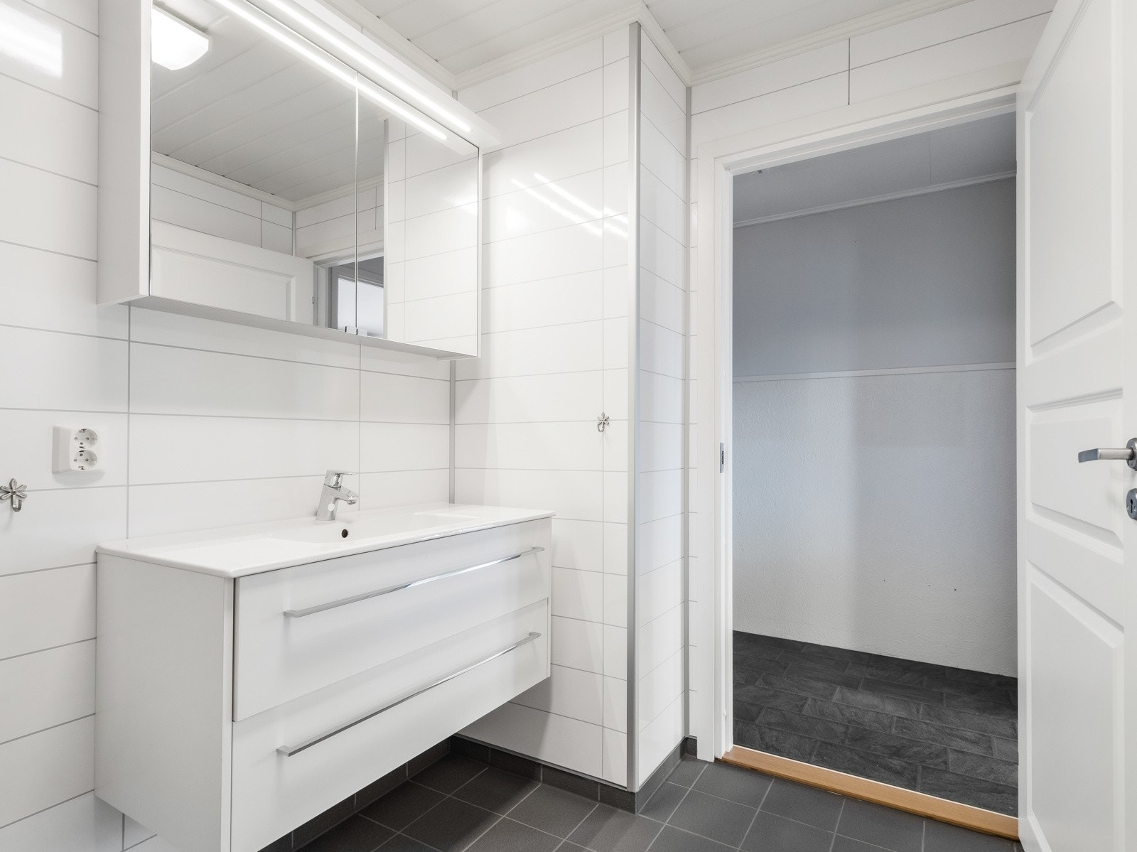 Det er god plass til oppbevaring i innredningen Galleribilde