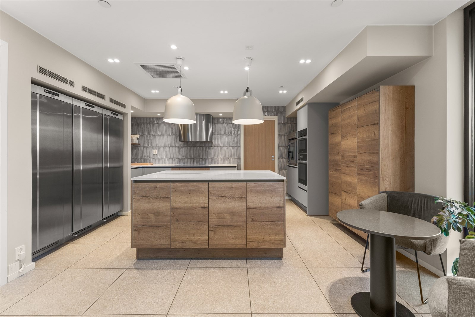 Huset er utstyrt med stort og velutstyrt kjøkken. Galleribilde