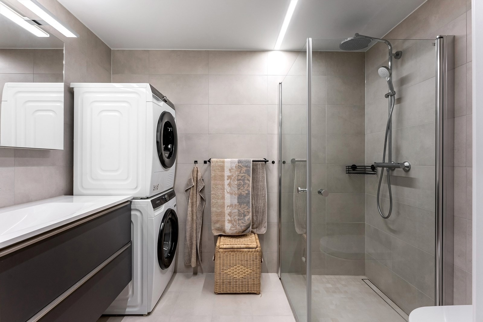 Flislagt bad med vannbåren varme. Galleribilde