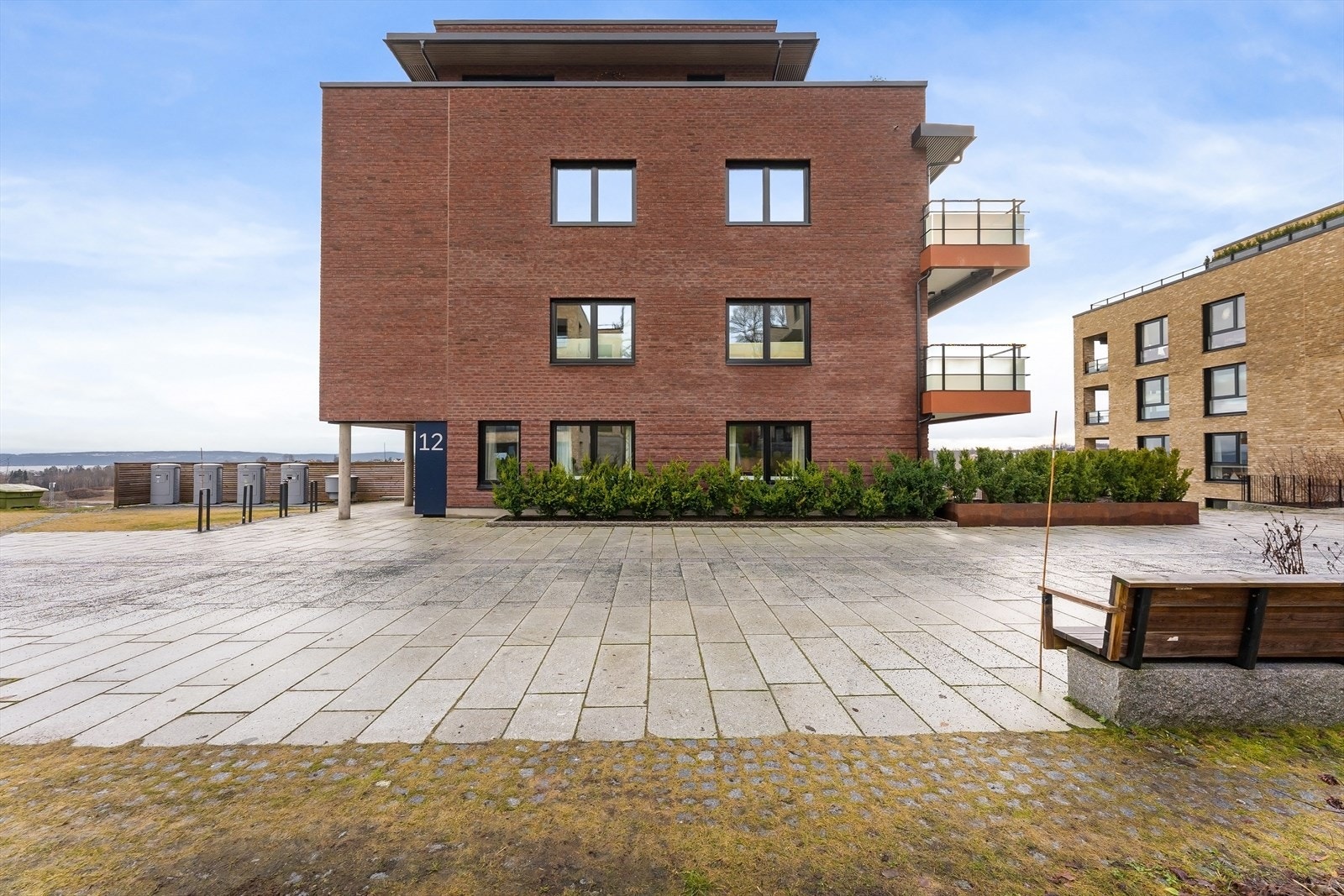 Leiligheten har en flott beliggenhet i landlige og grønne omgivelser på Landåsjordet. Galleribilde