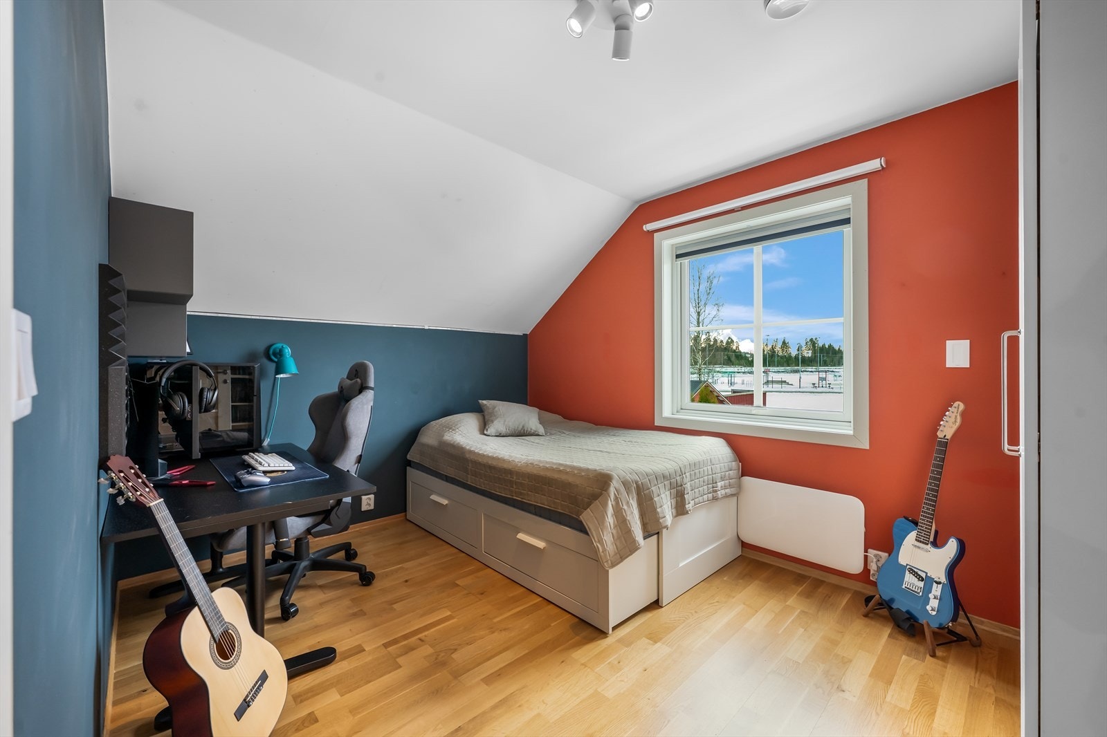 Det andre soverommet er på ca. 10,1 m² og egner seg godt som barnerom eller gjesterom. Galleribilde